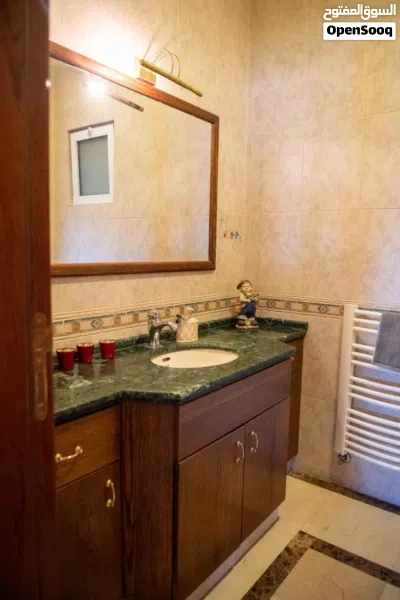 شقه تشطيبات مميزه مساحة 180 m2 في السابع قرب كوزمو 2