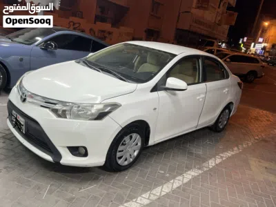 Toyota Yaris E 2