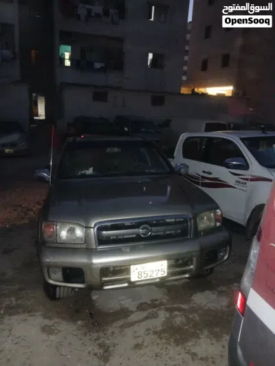 Nissan Pathfinder XE 3