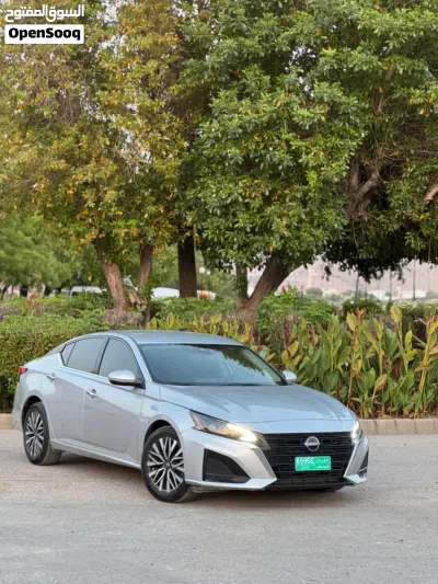 Nissan Altima SV 4
