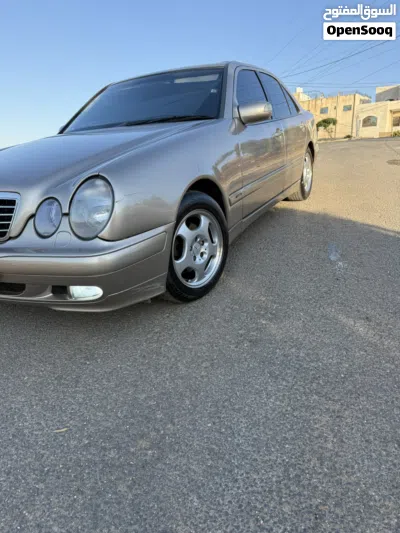Mercedes Benz E-Class E 200 3