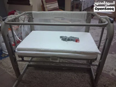 سرير شبه جديد لطفل رضيع ماركة شيكو Chicco brand baby crib, almost new 3
