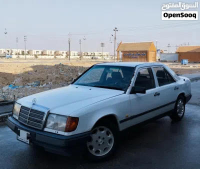 مرسيدس بنز الفئة-E E 300 2