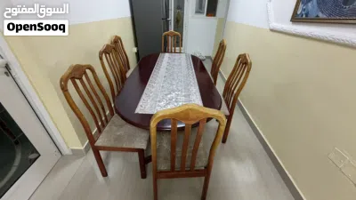 طاوله طعام شبه جديده تكفي 9 اشخاص مع 7 كراسي 4