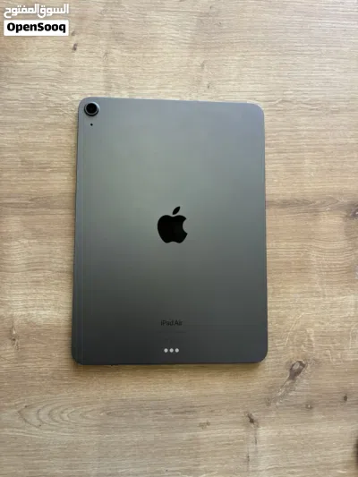 ايباد اير M1 (مساحة 256GB) بحالة الوكالة مع الكرتونة الأصلية وحافظة أنيقة وكامل ملحقاته iPad Air 5 4