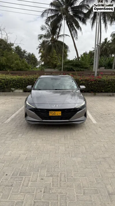 Hyundai Elantra SE 3