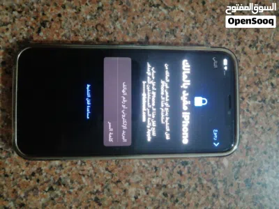 آيفون XS نظيف جداً للبيع (قطع غيار أصلية أو للتخطي 3