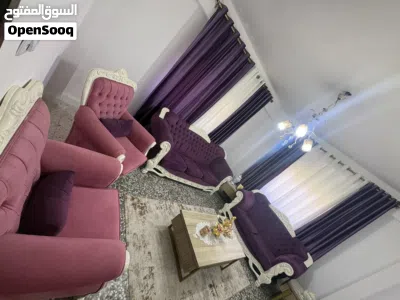 كنب فاخر مخمل دمياطي نيو كلاسيك خشب زان مع البرادي مخمل جداد والطاولات خشب MDF بحالة ممتازة 2