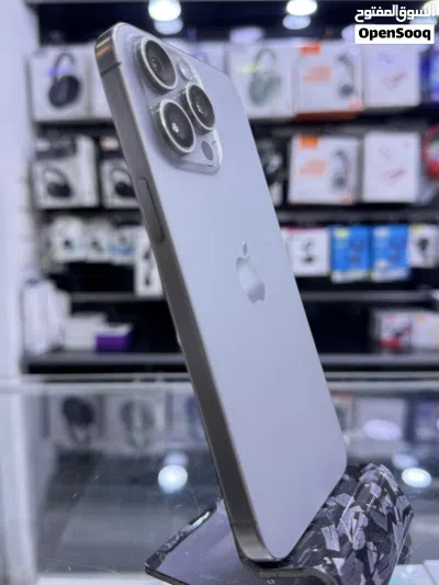 iPhone 15 Pro Max 256 GB - Battery 86% ايفون 15 برو ماكس 256 / الجهاز فقط في نقطة سودة صغيرة بالشاشة 2