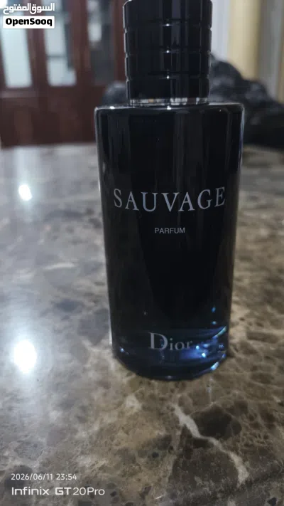 زجاجت عطر اريد بيعيه اصلي ماركه Dior 200 ملي 2
