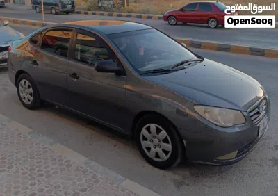 Hyundai Elantra Standard 3