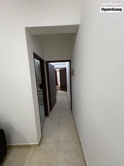 شقة ( 1BHK ) مفروشة بالكامل في منتصف منطقة الخوير خلف مستشفي بدر السماء وقرب فندق السفير الدولي 4