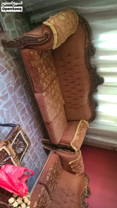 طقم كنب زان عدد 2 بحالة جيده 3