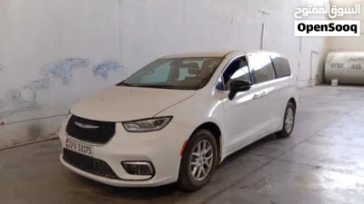 Chrysler Pacifica Standard 2