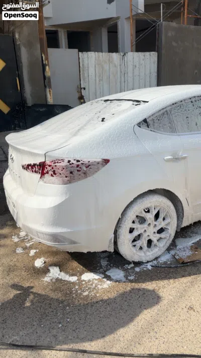 Hyundai Elantra Standard 2