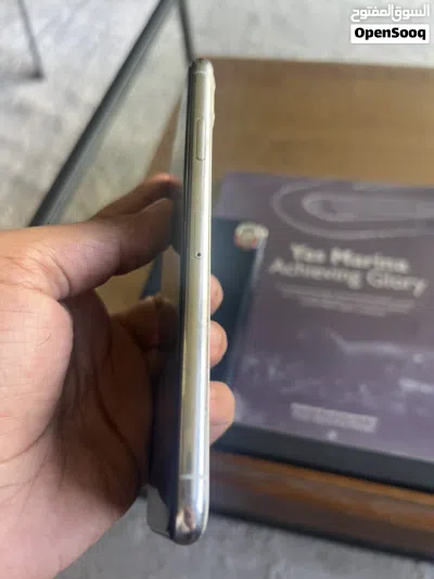 I phone 11 pro max 256gb 4