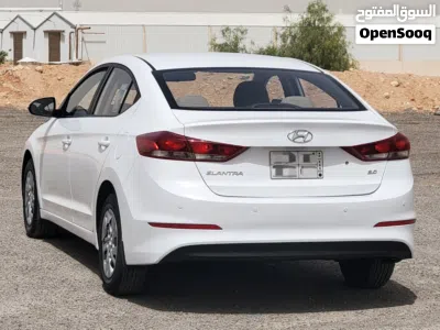 Hyundai Elantra Standard 3