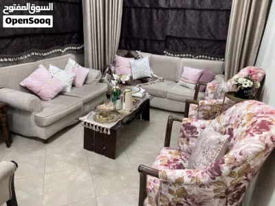 طقك كنب لون بيج بحاله الجديد 4