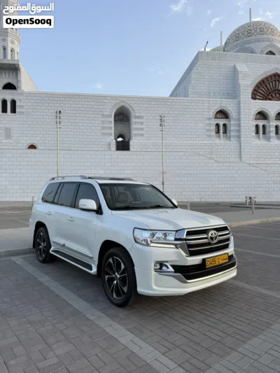Toyota Land Cruiser VXR 4