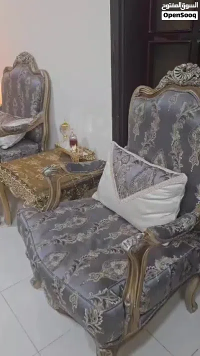 للبيع كنب فاخر غرفة ضيوف بسعر ممتاز 2