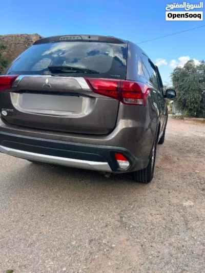 Mitsubishi Outlander Standard 2