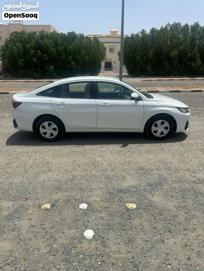Toyota Yaris Y Plus 2