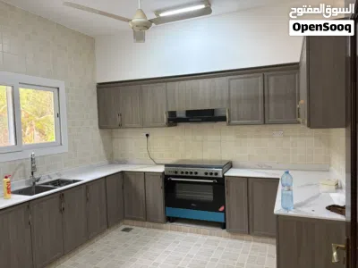 فلا في مجمع سكني للإيجار 4 غرف +1 4