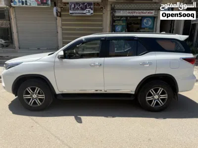 Toyota Fortuner SR5 3