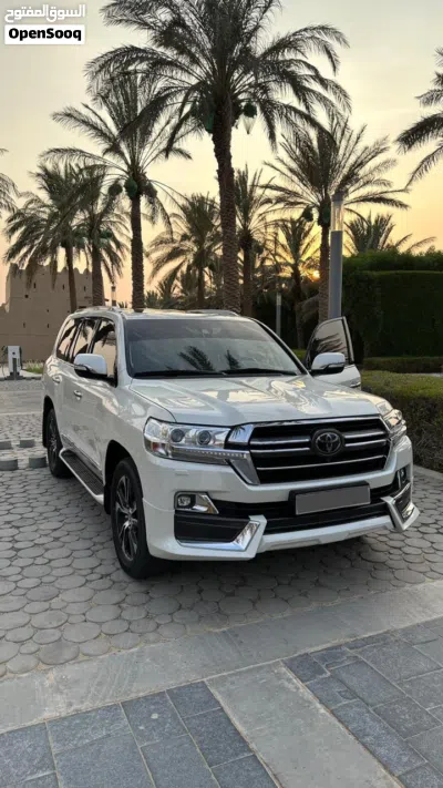 Toyota Land Cruiser VXR 4