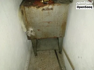 فرن عربي شغال ميه بالميه بس قديم شوي وعليه شويه صداء للبيع بسعر طرري 2
