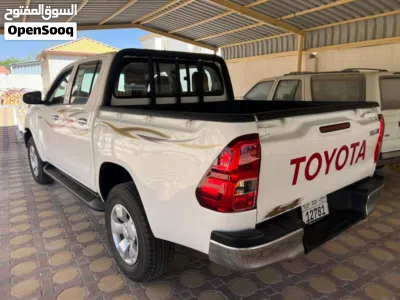 Toyota Hilux DLX 2
