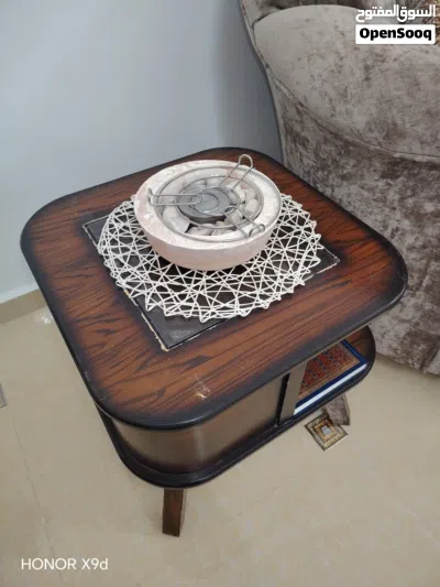 طقم كنب مع طقم طاولات 4