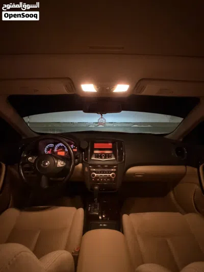Nissan Maxima Standard 2