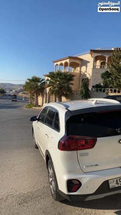 كيا نيرو Standard 4