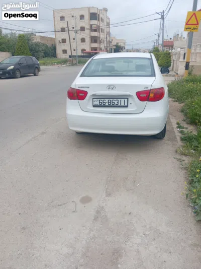 Hyundai Elantra Standard 2