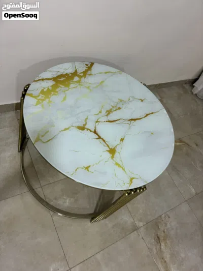 طاولة وسط بحالة ممتازة 2
