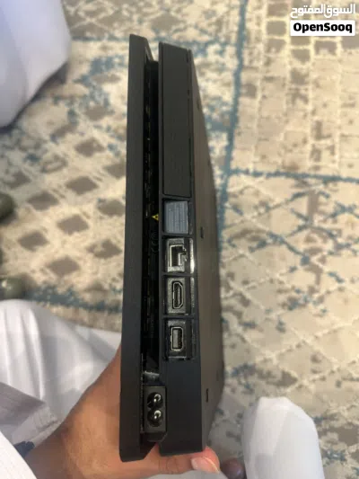 بلايستيشن 4 ب64 ريال فقط مع 5 اشرطه 2