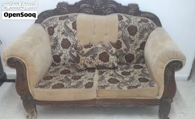 طقم كنب مع طاوله 3