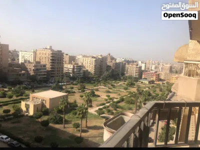 شقة مميزة للايجار بمدينة نصر المنطقة الاولى بجوار جنينة مول وعباس العقاد. شقة مساحتها: 300 m2. 2