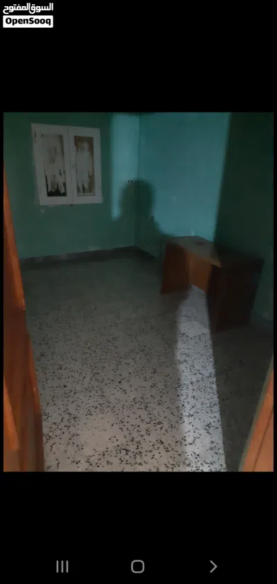 منزل للايجار في منطقة السبعه بعد جامع التوبه عاليسار يحتوي علي تلاته غرف وحمام ومطبخ والجيران 100% 4