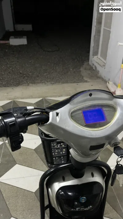 سكوتر مستعمل من QJmotor موديل 2026 بمسافة 9999 كم لمحبي التنقل اليومي 2