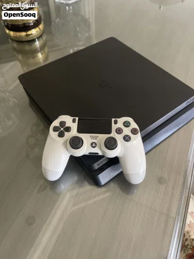 جهاز Ps4 مستعمل مع كامل اغراضه 2