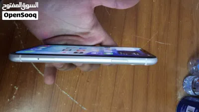 ايفون 11 العادي اموره طيبة تعال افحص وشوف والأمور طيبة شاشه وكالة والبطارية وكااله 4