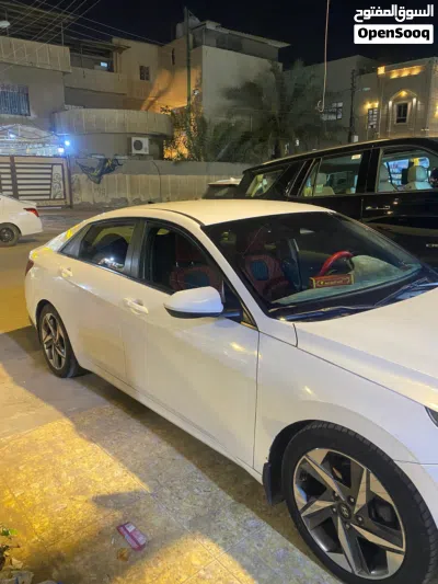 Hyundai Elantra Standard 3