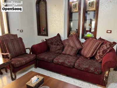 طقم كنبات مع طاولة وسطية وطاولات جانبية للبيع 2