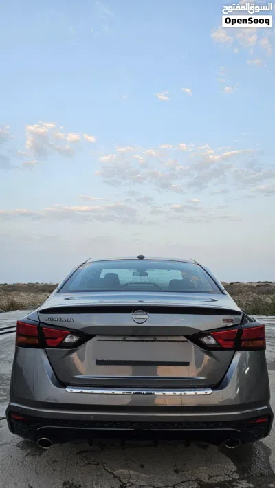 Nissan Altima SR 2