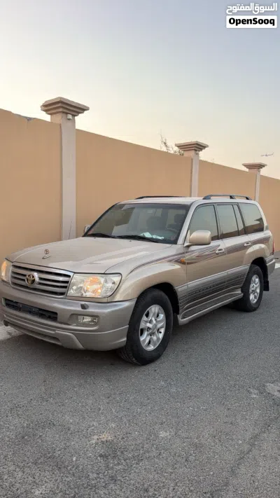 Toyota Land Cruiser GXR 2