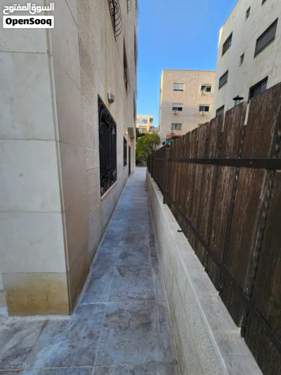 شقة فارغة للبيع في دير غبار ref : 14242 2