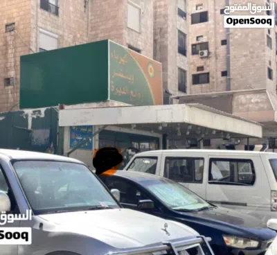 للبيع محل في موقع حيوي في الفروانية وبمدخول جيد ( كهرباء وبنشر ) 2