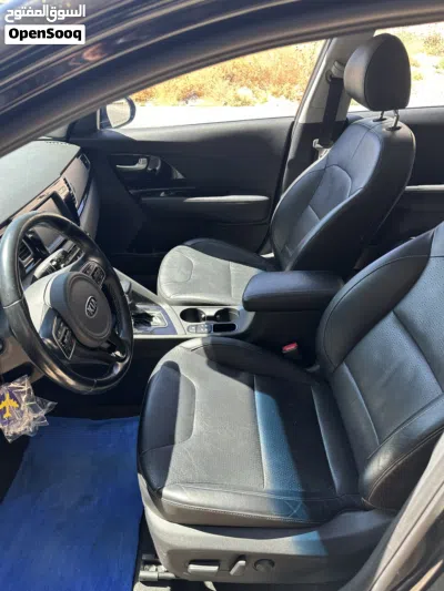 Kia Niro EX Touring 3